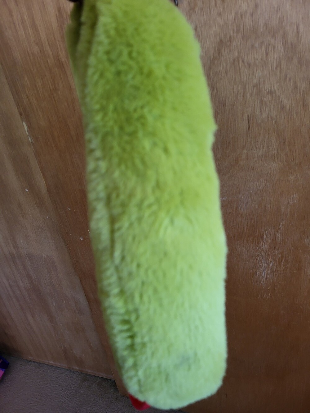 Grinch Bioworld 3D Plush Large Shoulder Bag with Red Strap - Picture 15 of 16